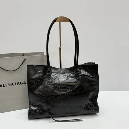 バレンシアガ ショルダーバッグ