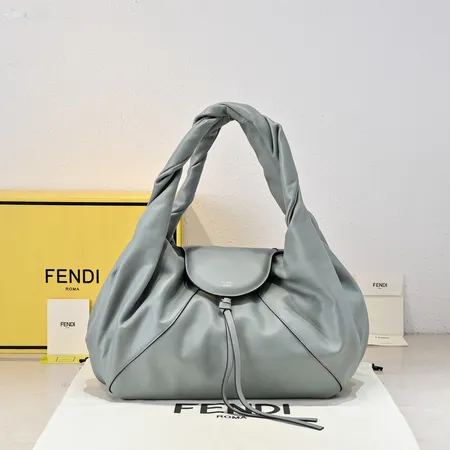 フェンディ ハンドバッグ