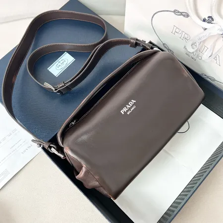 プラダ ショルダーバッグ