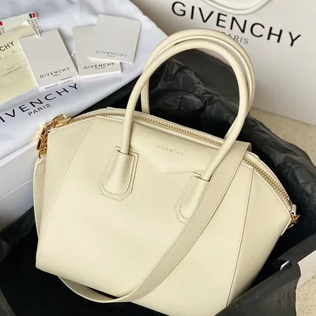 ジバンシィ ハンドバッグ