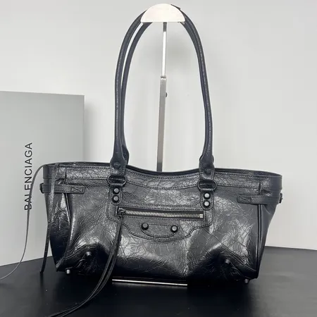 バレンシアガ ショルダーバッグ