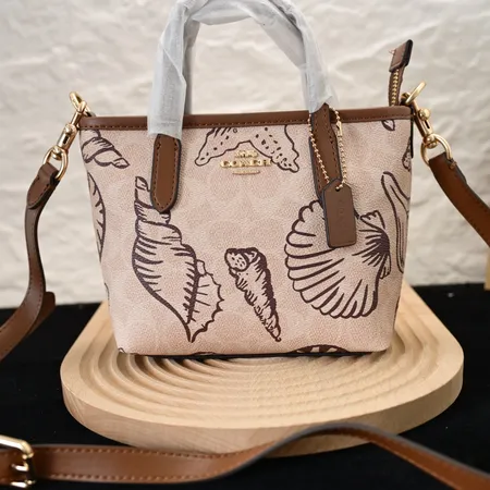 コーチ ハンドバッグ