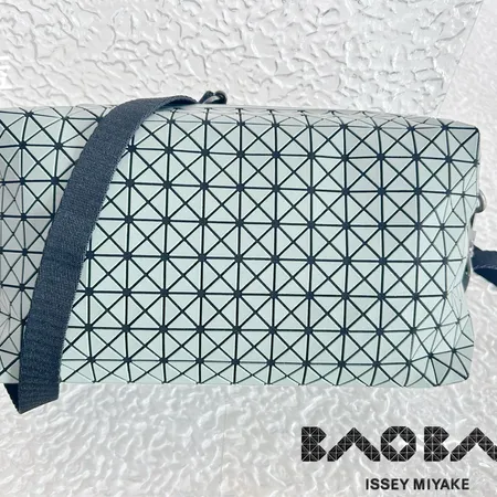 イッセイ ミヤケ ショルダーバッグ