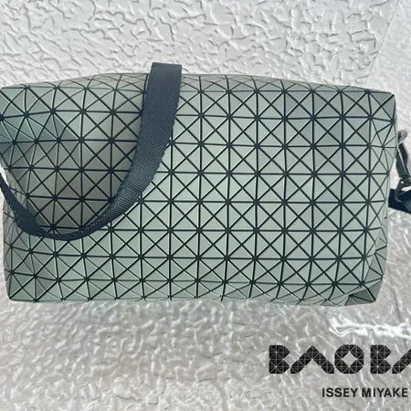 イッセイ ミヤケ ショルダーバッグ
