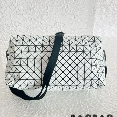 イッセイ ミヤケ ショルダーバッグ