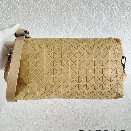 イッセイ ミヤケ ショルダーバッグ