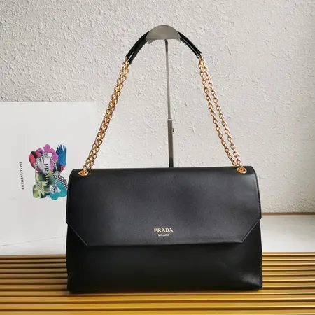 プラダ ハンドバッグ