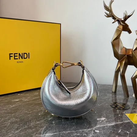 フェンディ ハンドバッグ