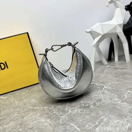 フェンディ ハンドバッグ