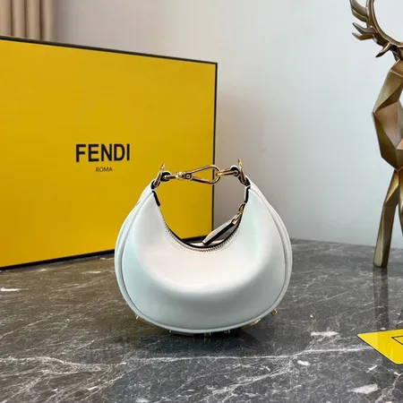 フェンディ ハンドバッグ