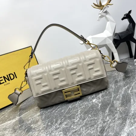 フェンディ ハンドバッグ