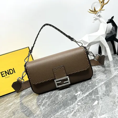 フェンディ ハンドバッグ