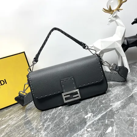 フェンディ ハンドバッグ