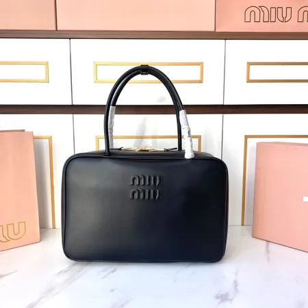 ミュウミュウ ショルダーバッグ