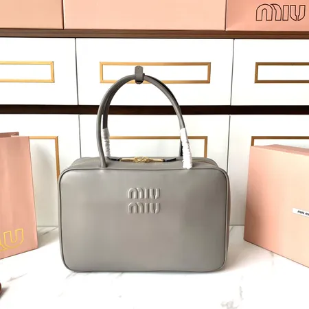 ミュウミュウ ショルダーバッグ