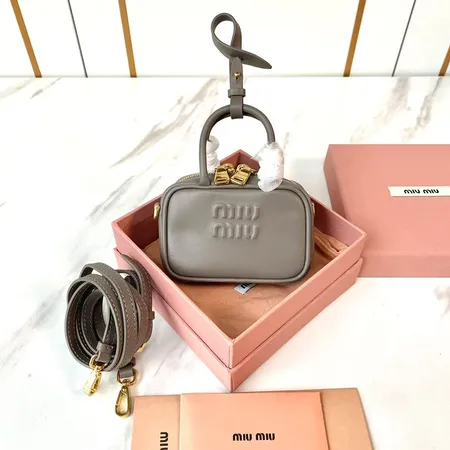 ミュウミュウ ショルダーバッグ