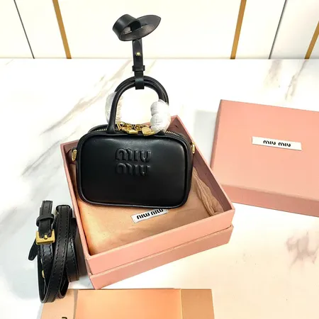 ミュウミュウ ショルダーバッグ