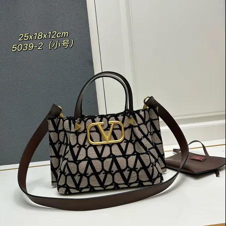 ヴァレンティノ ハンドバッグ