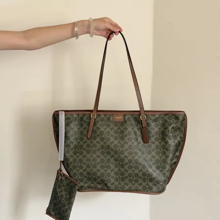 フェンディ ハンドバッグ