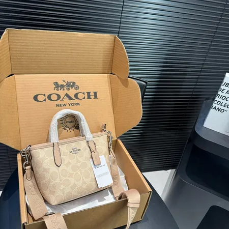 コーチ ハンドバッグ