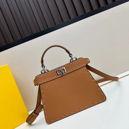 フェンディ ハンドバッグ