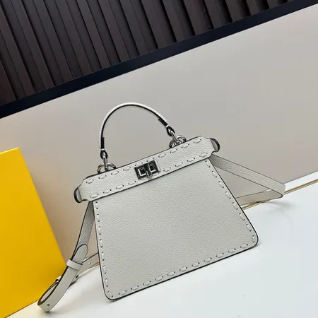 フェンディ ハンドバッグ