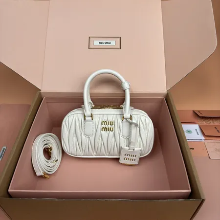 ミュウミュウ ハンドバッグ