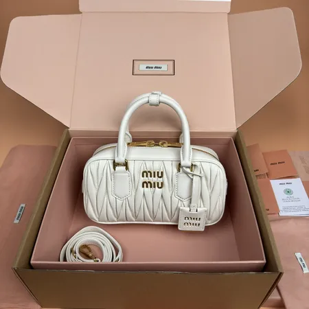 ミュウミュウ ハンドバッグ