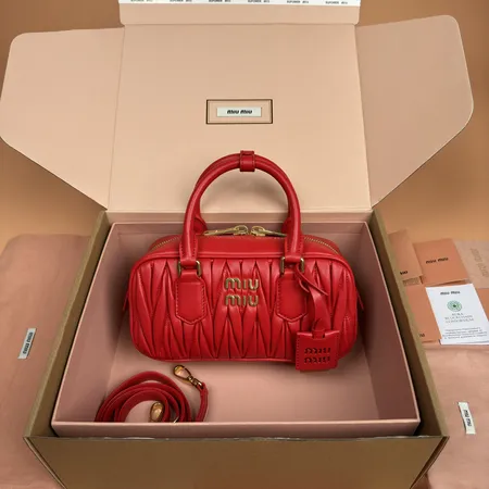 ミュウミュウ ハンドバッグ