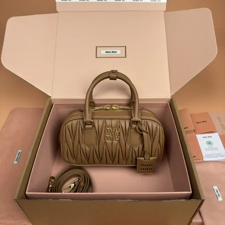 ミュウミュウ ハンドバッグ