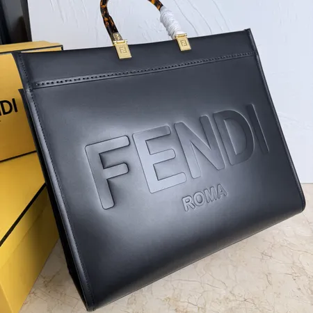 フェンディ ハンドバッグ