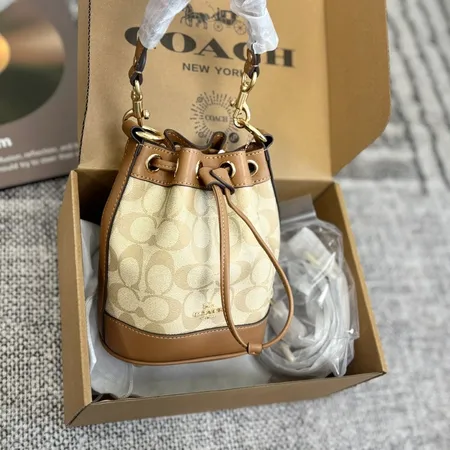 コーチ ハンドバッグ