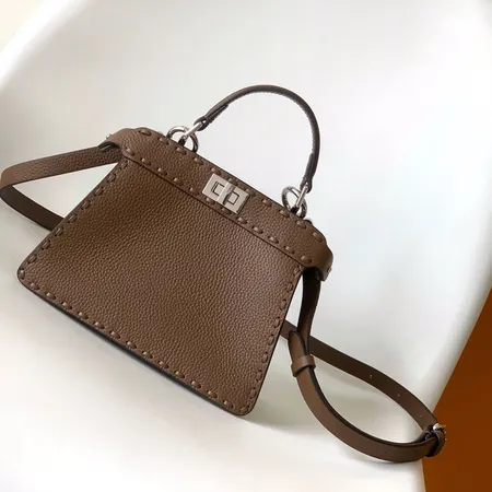 フェンディ ハンドバッグ