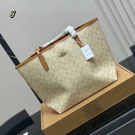 コーチ ハンドバッグ