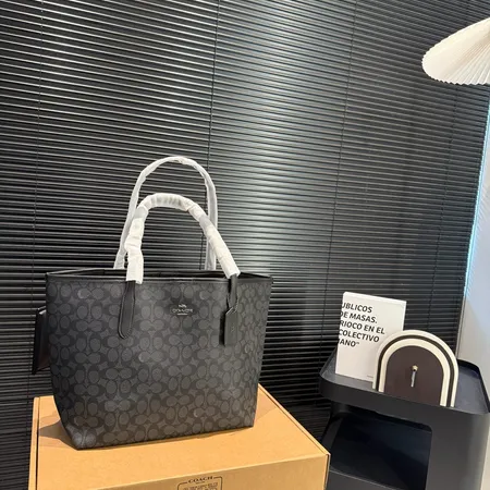 コーチ ハンドバッグ