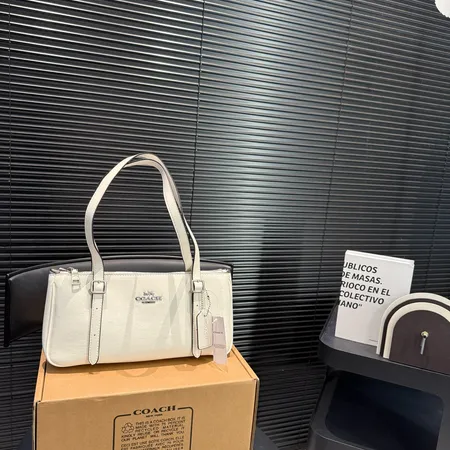 コーチ ハンドバッグ