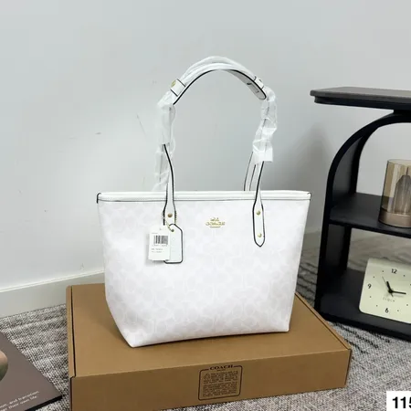 コーチ ハンドバッグ