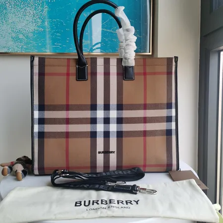 バーバリー ス ハンドバッグ