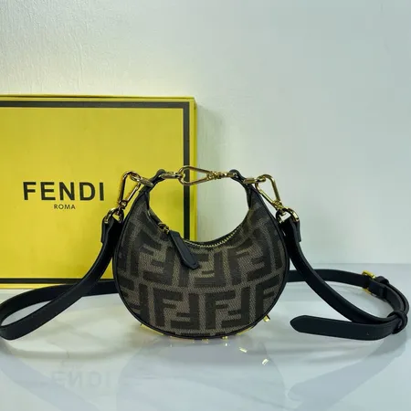 フェンディ ハンドバッグ