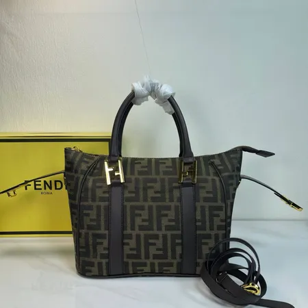 フェンディ ハンドバッグ