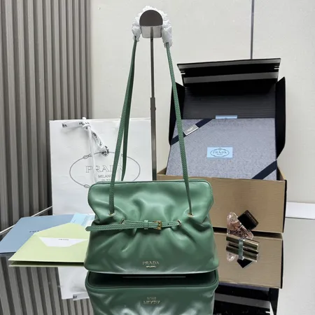プラダ ハンドバッグ
