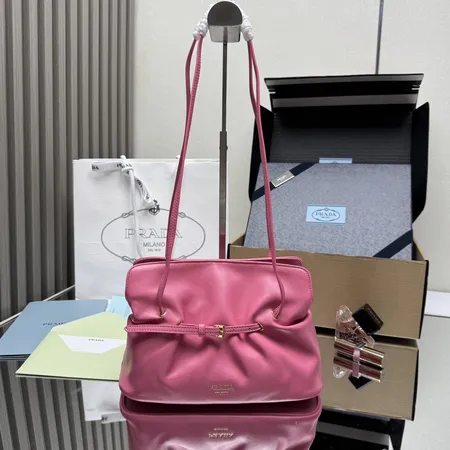 プラダ ハンドバッグ