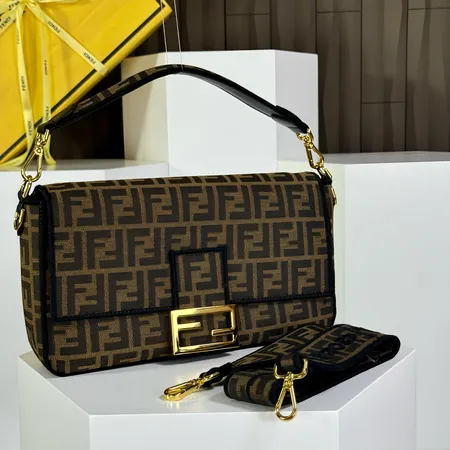 フェンディ ハンドバッグ