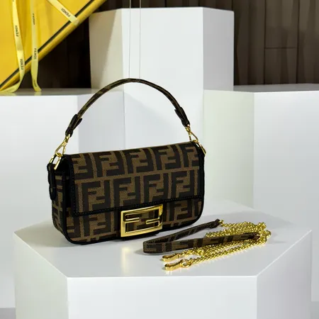 フェンディ ハンドバッグ
