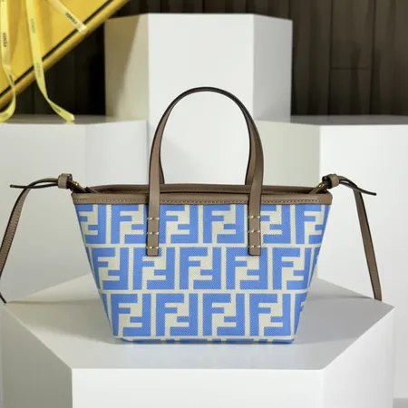 フェンディ ハンドバッグ