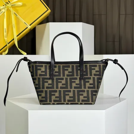 フェンディ ハンドバッグ