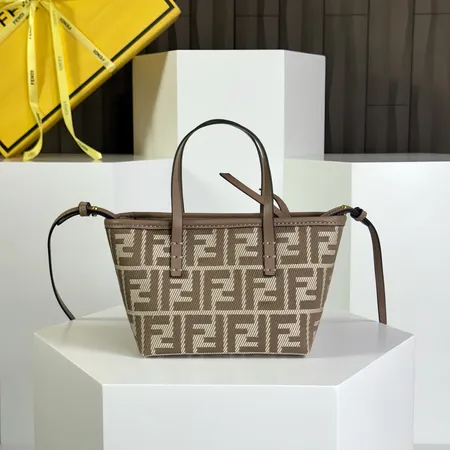 フェンディ ハンドバッグ