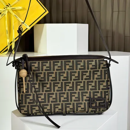 フェンディ ハンドバッグ