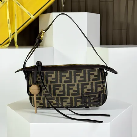 フェンディ ハンドバッグ