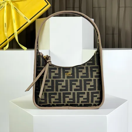 フェンディ ハンドバッグ